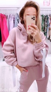 Dres z ozdobnymi taśmami