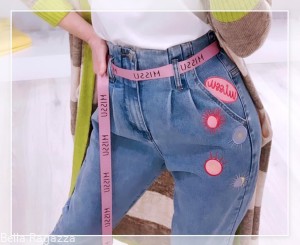 Jeansy z naszywkami Pam