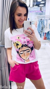 T-shirt z grafiką FRIDA Pink