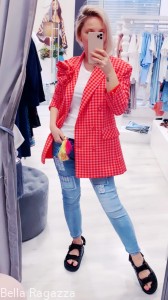 Jeansy z naszywkami FLO